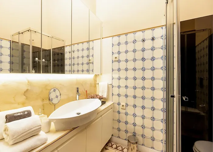 Nearby Market In Lägenhet Oporto