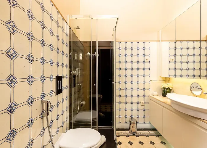 Nearby Market In * بورتو