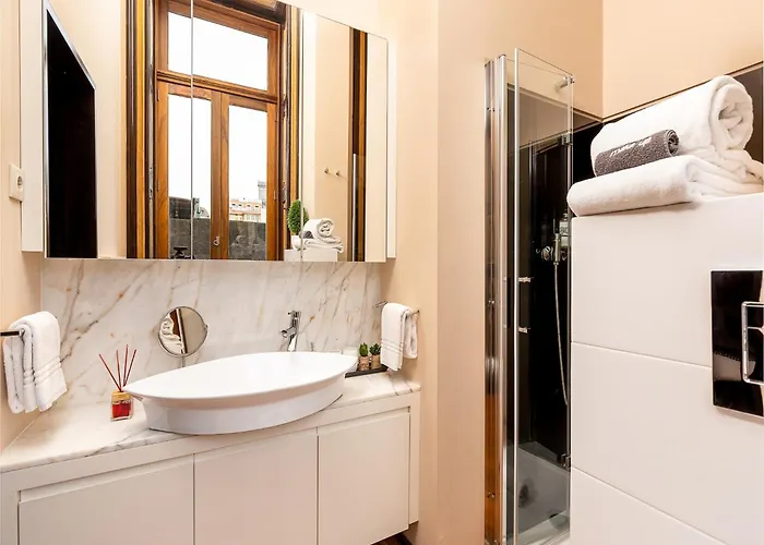 Nearby Market In * بورتو